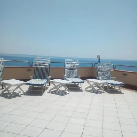 Con Terrazza Sul Mare *