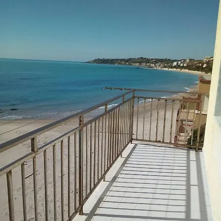 Con Terrazza Sul Mare 취아카